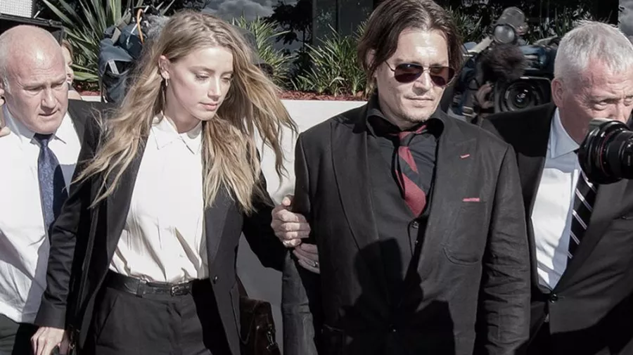 Amber Heard y Johnny Depp en otros tiempos (Tomada de Télam) 