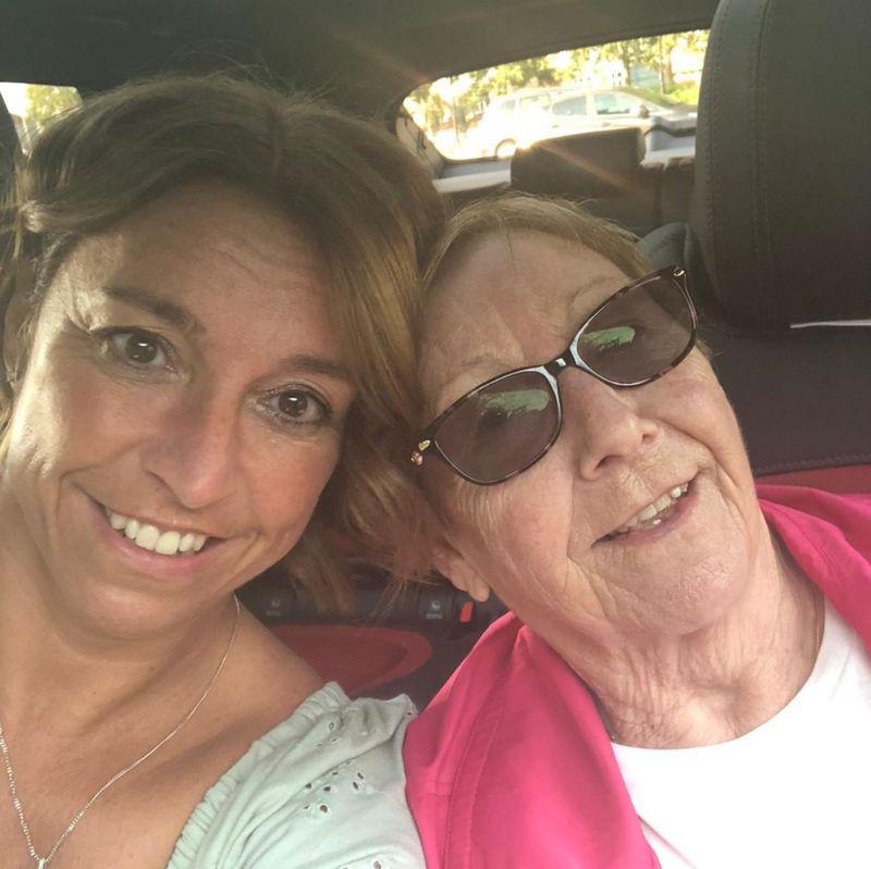 Maria Rico y Sharma antes de enfermar. Tomada de BBCMundo