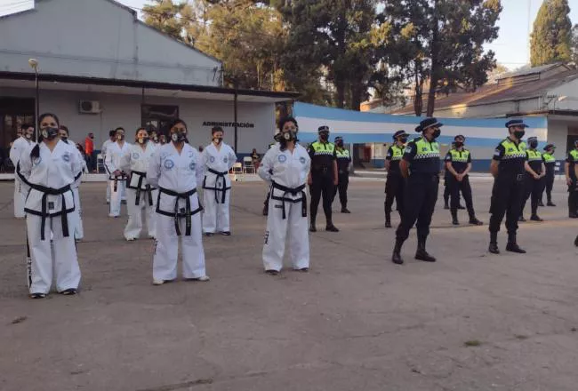 Mujeres policias taekwondo foto comunicaciontucuman.gob.ar