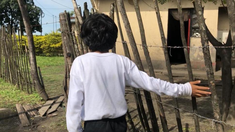 Matías en su humilde vivienda