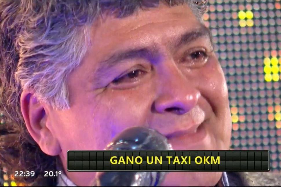 Rubén se llevó el primer taxi que entregó el programa.