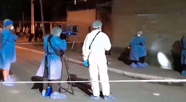 Peritos investigan la zona donde el niño recibio la pedrada mortal