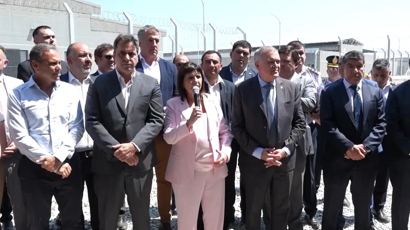 Patricia Bullrich y Osvaldo Jaldo en la nueva cárcel de Benjamín Paz