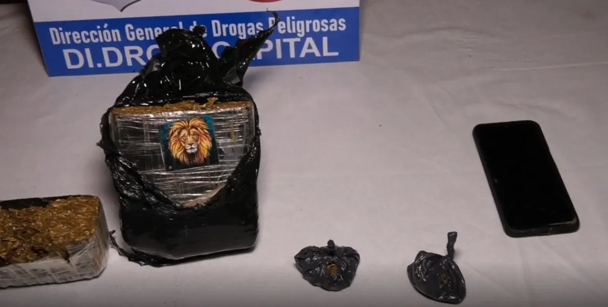 Marihuana compactada en Villa Cabildo