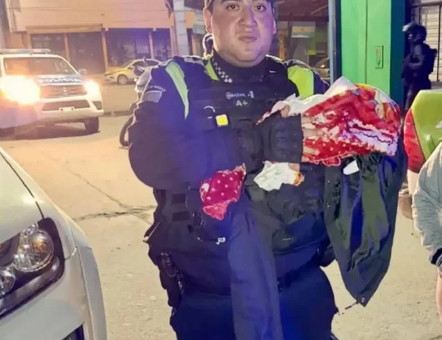 Policia y bebe