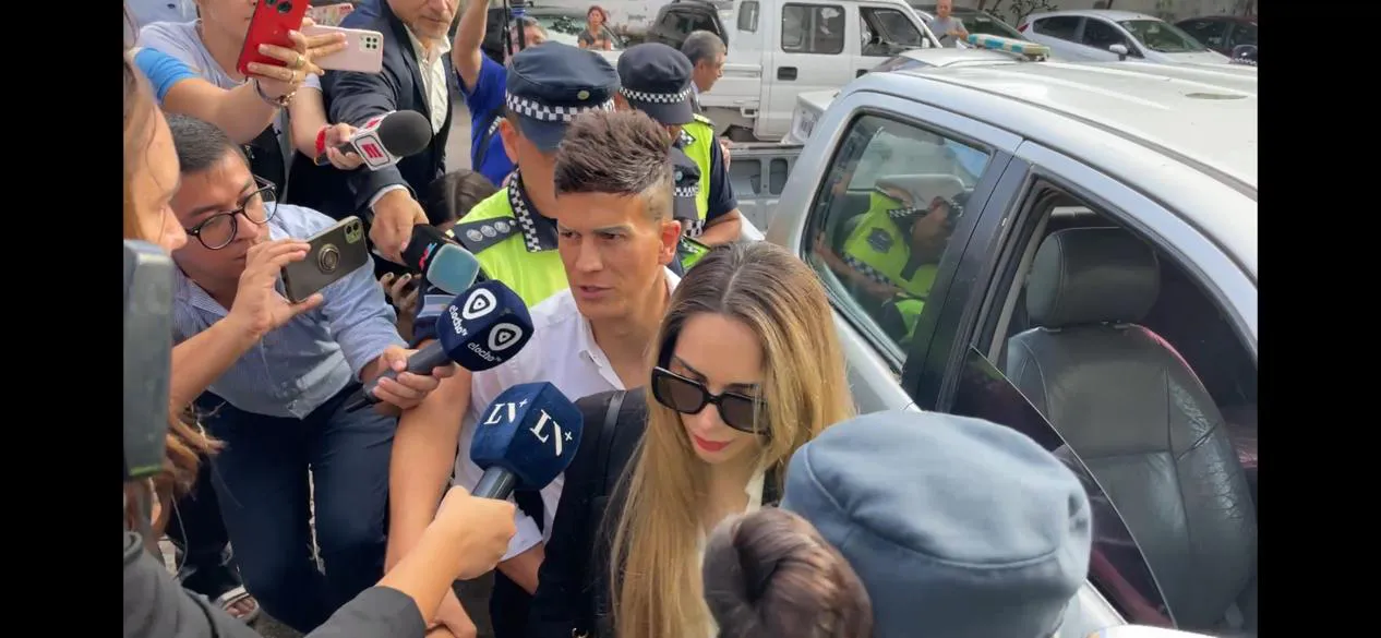 Sebastián Sosa acompañado de su esposa.