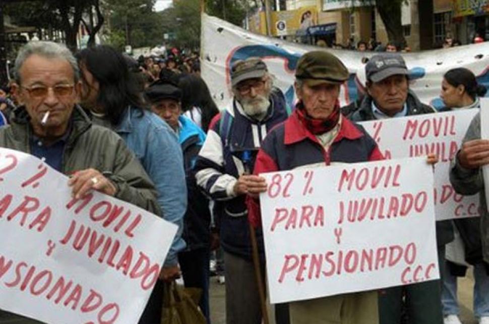 Jubilados reclaman el 82% móvil
