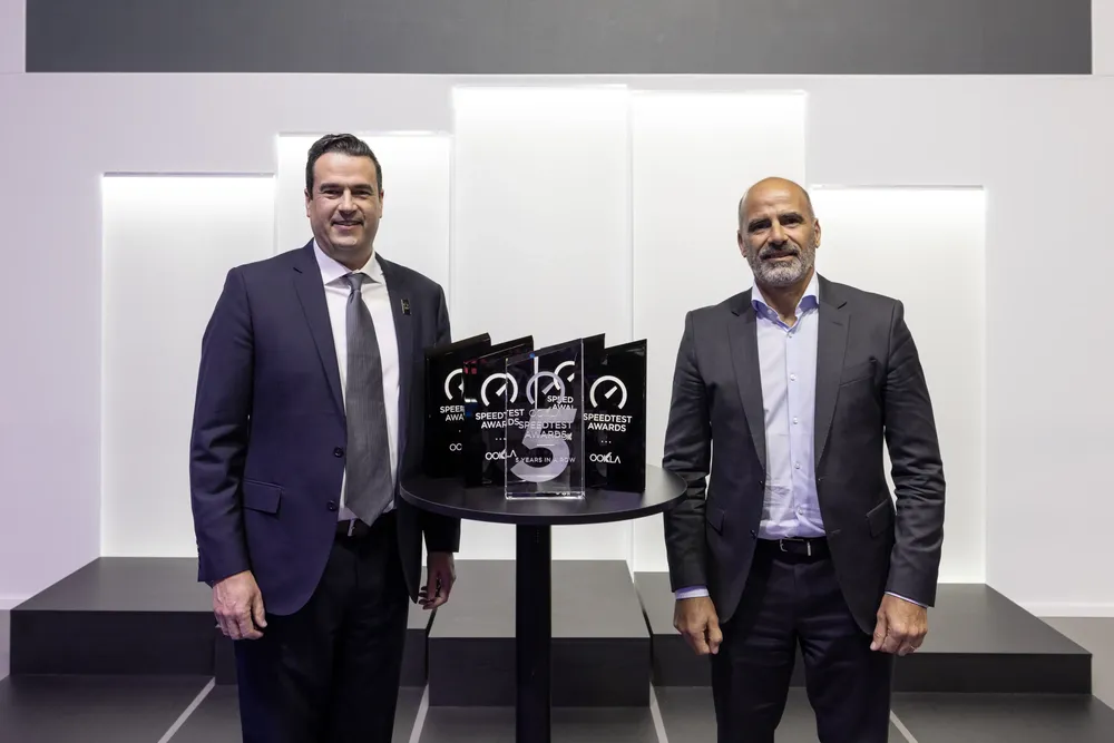 Roberto Nobile  CEO de Telecom junto a Bill Lawler Global Sales de Ookla - horizontal