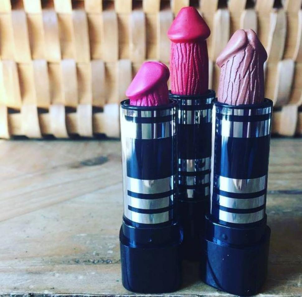 Se volvieron populares los labiales en forma de pene