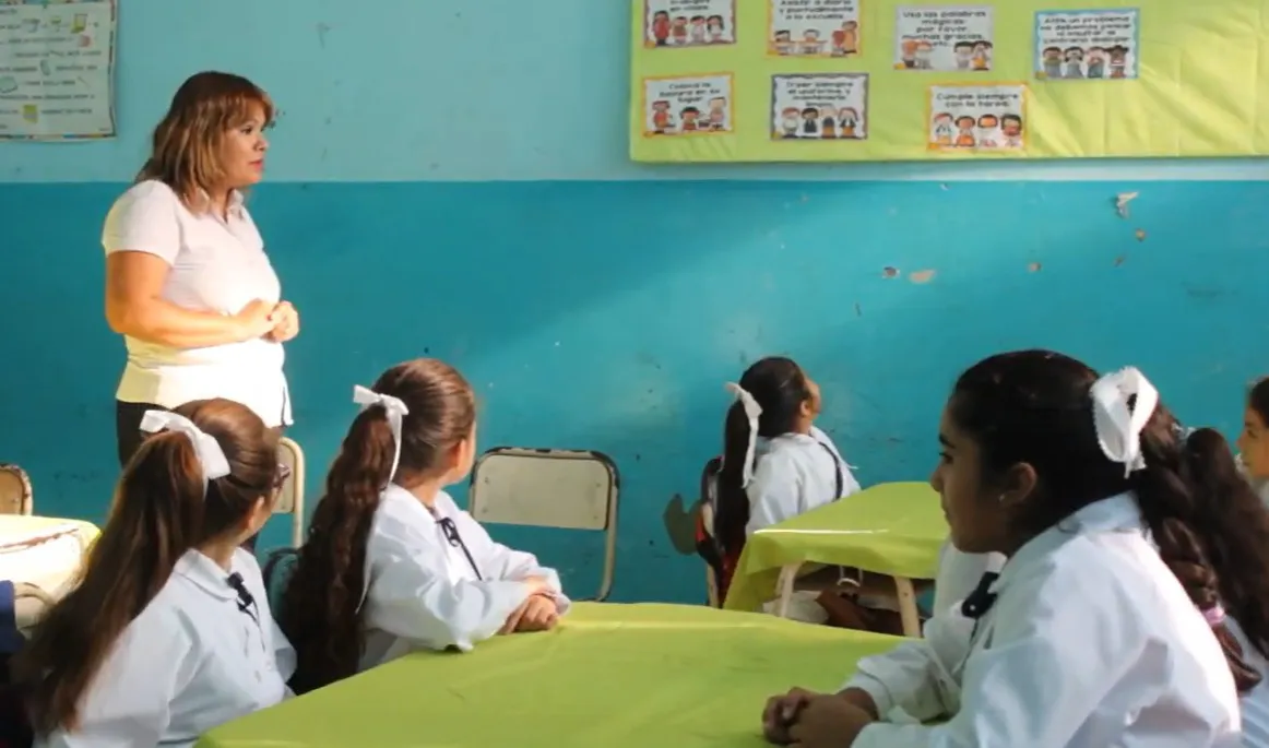 Enseñanza de ingles desde primer grado en escuelas públicas 