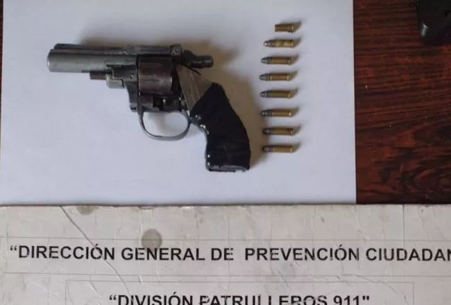 Revolver secuestrado foto comunicaciontucuman.gob.ar