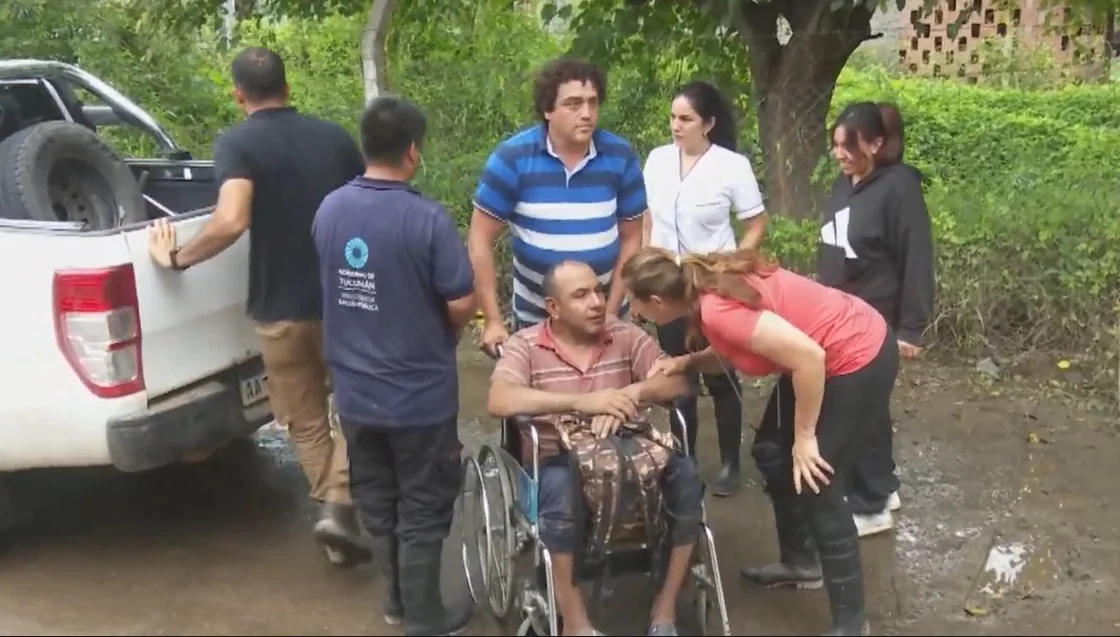 Asistencia a los damnificados en La Madrid