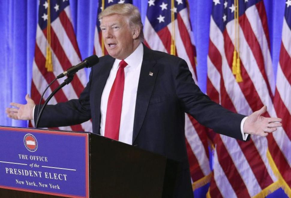 Donald Trump en conferencia de prensa. Imagen tomada de minutouno.com