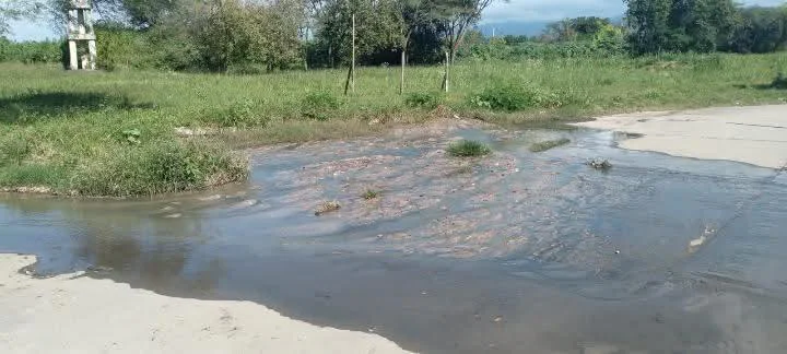 Derrame de cloacas Barrio Congreso y Barrio Atep