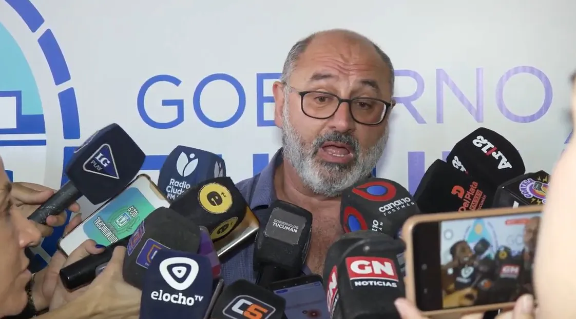 Marcelo Caponio conferencia de prensa sobre la calidad del agua