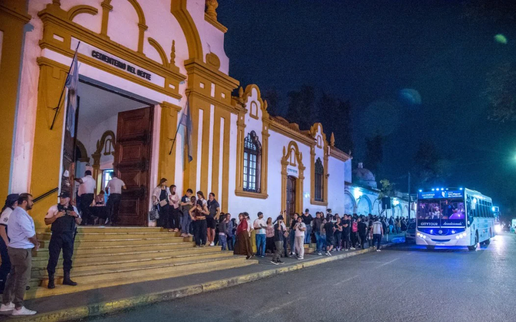 Visita teatralizada nocturna en el Cementerio del Oeste