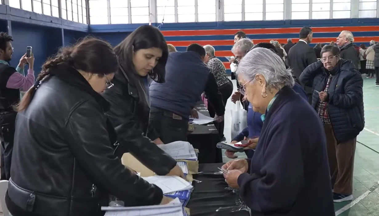 Entrega de boletos a jubilados