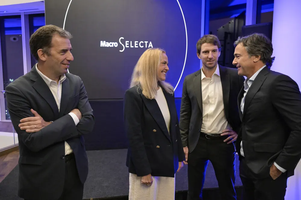 Dicky Muñoz, CEO de Macro Fondos, Pilar Gómez Bravo, CFA de MFS, Mateo Brito, Presidente de Macro Fondos y Juan Parma, C