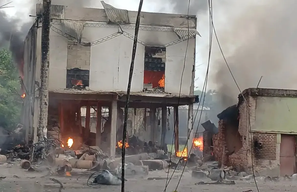 Incendio en depósito de garrafas. Imagen tomada de La Gaceta.