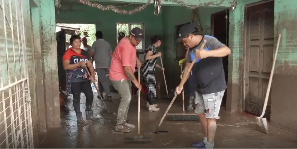 Tareas de limpieza en La Madrid