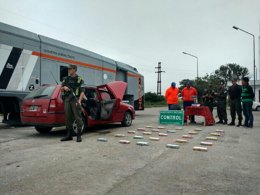 Encontraron droga en el tanque de un auto