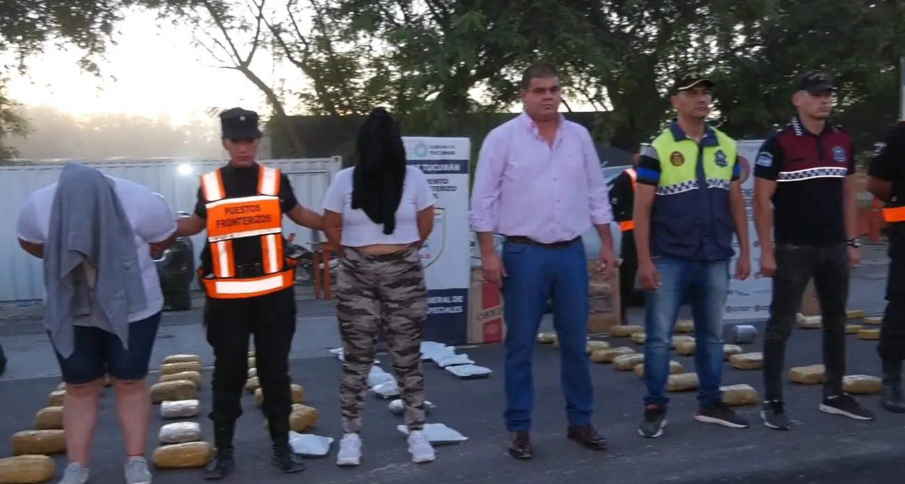 Incautan 129 Paquetes de Marihuana y Detienen a Cuatro Personas