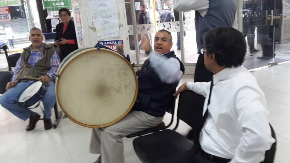 El reclamo se realizó en el hall de la Anses
