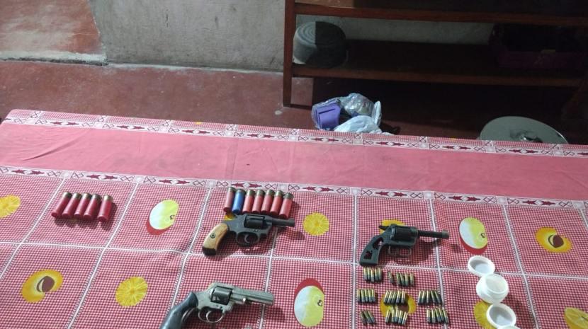 Armas y municiones