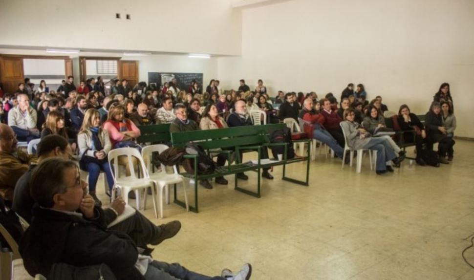 Docentes realizaron una asamblea. Foto: Adiunt.org