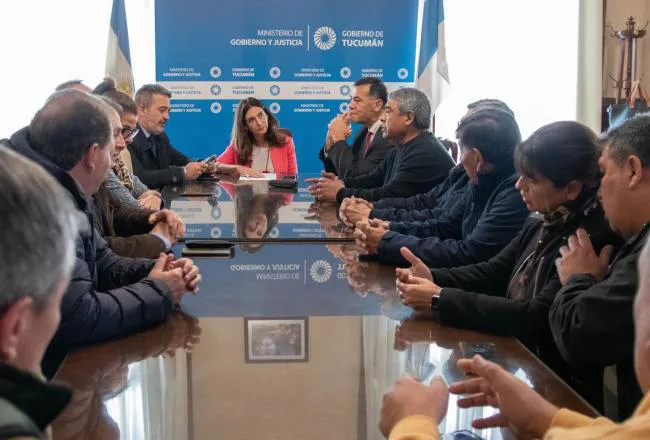 Reunión entre referentes del Gobierno, empresarios y trabajadores del transporte de pasajeros