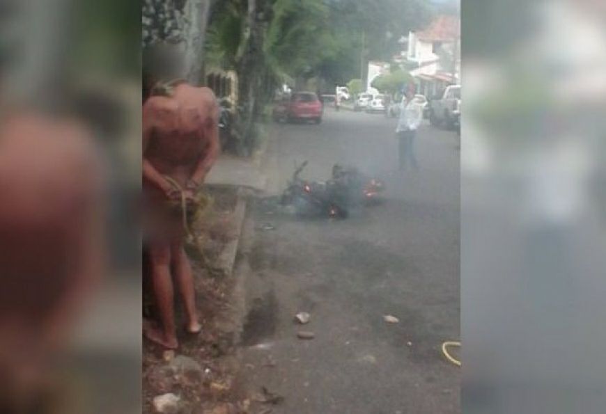 Expusieron al joven durante horas luego de atarlo a un postre en la feria
