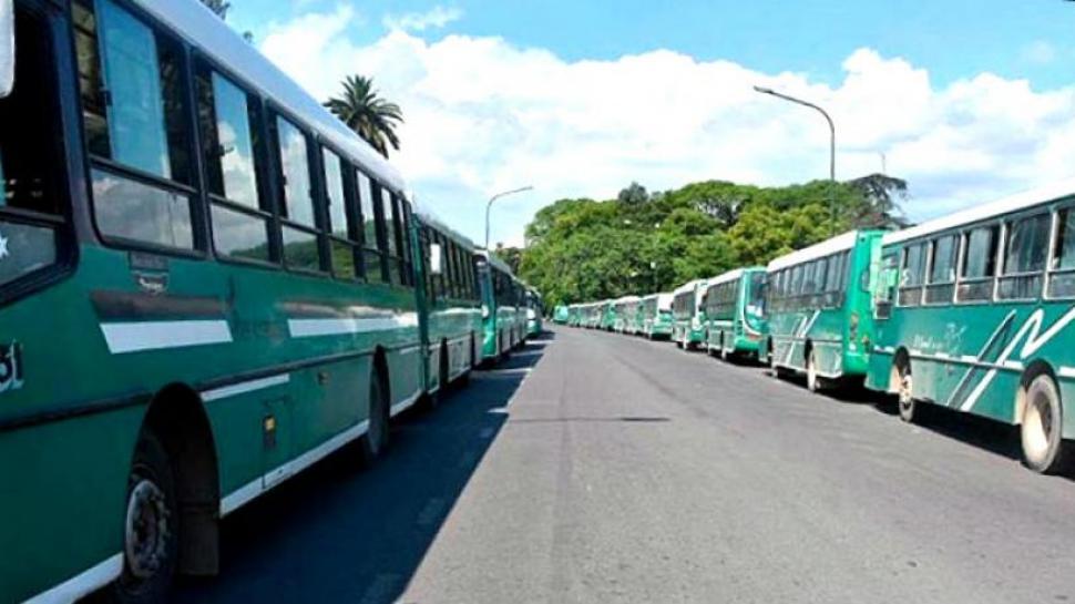 ¿Funcionarán los colectivos este viernes después del mediodía?