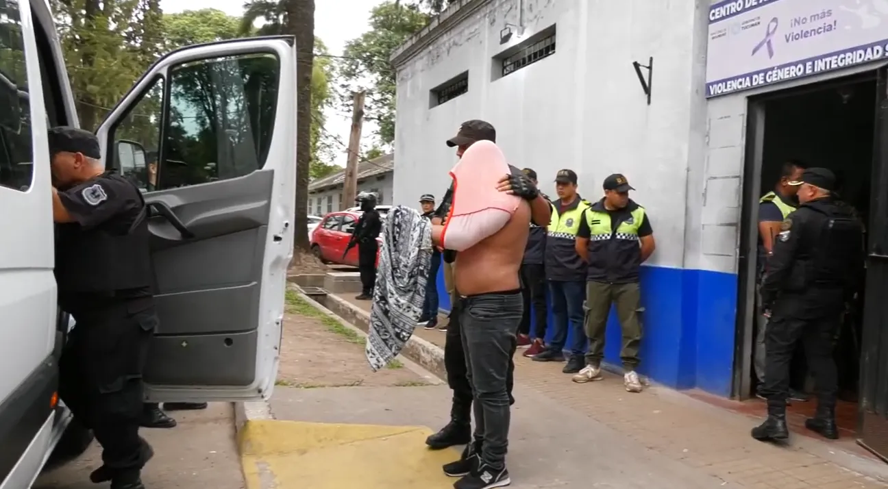 Traslado de detenidos por abuso sexual y violencia de género al penal de Benjamín Paz